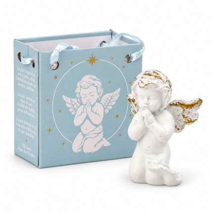 Figura de ángel de la guarda blanco en oración con detalles dorados en el cabello y las alas