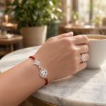 Pulsera roja ajustable de doble protección con Tetragrámaton y Nudo de Bruja plateados