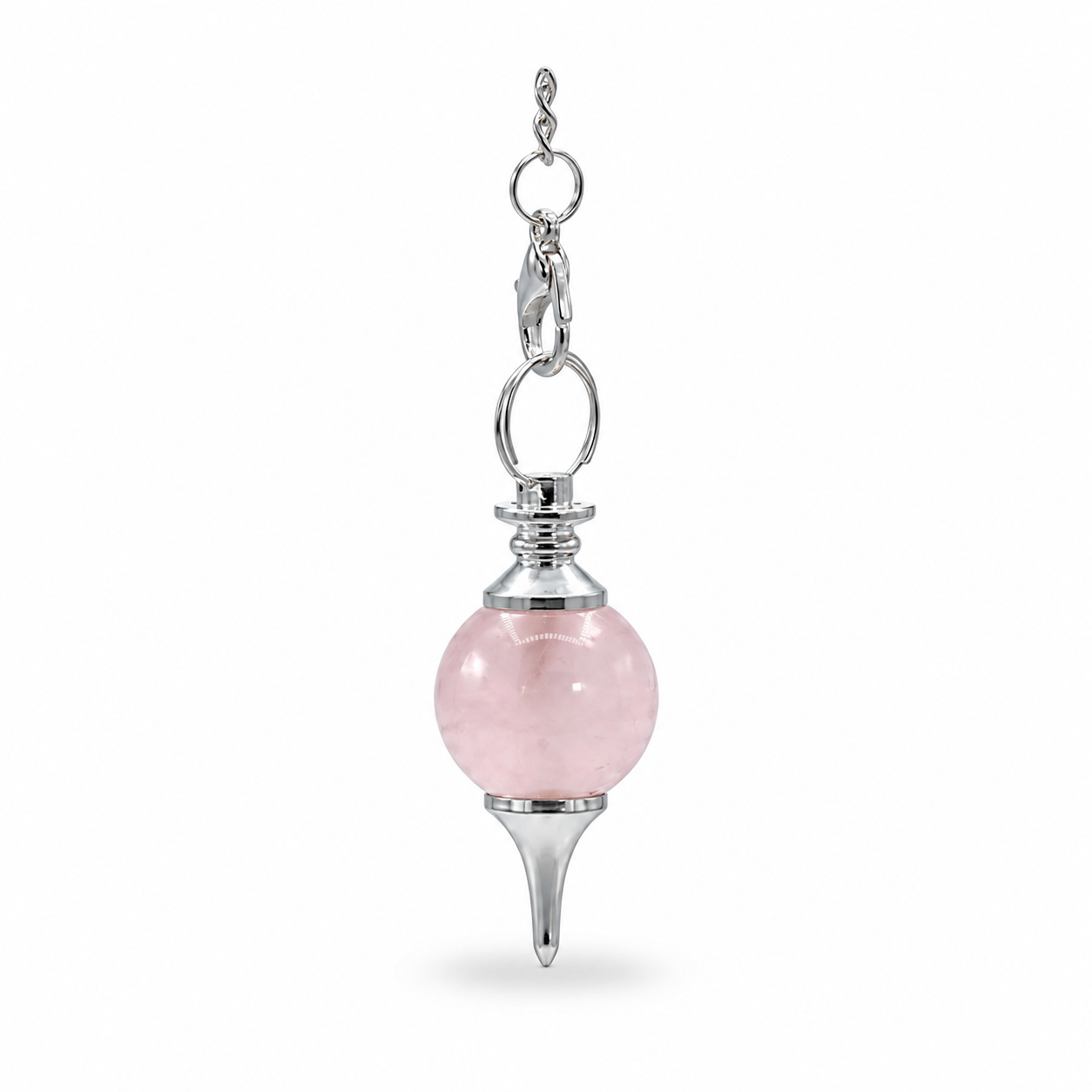 Péndulo de esfera rosa para radiestesia Péndulo de esfera rosa con punta metálica y cadena de acabado plateado sobre fondo blanco