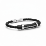 Pulsera masculina negra trenzada con pieza central decorativa negra, anillas plateadas y cierre metálico